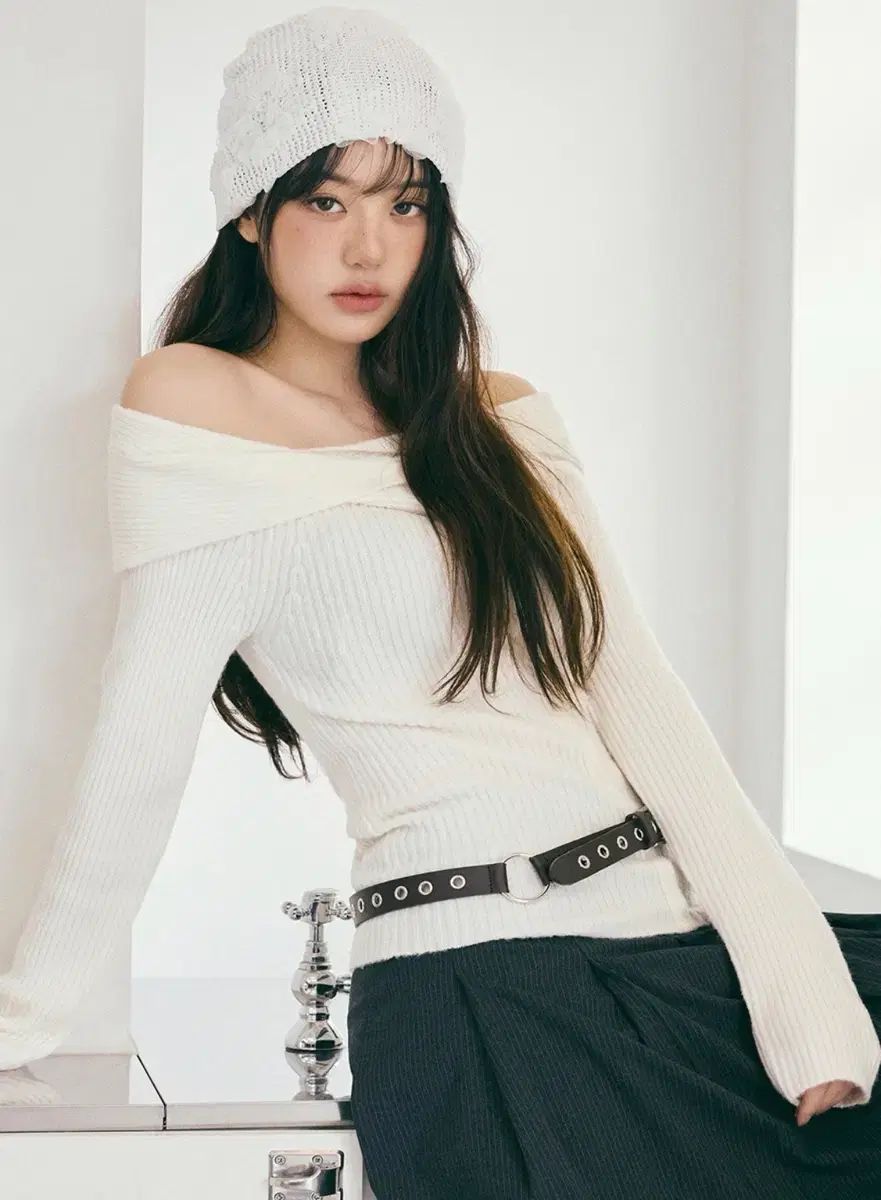 ROLAROLA オフショルダーニット アイボリー ウォニョン ファン ジスギョン