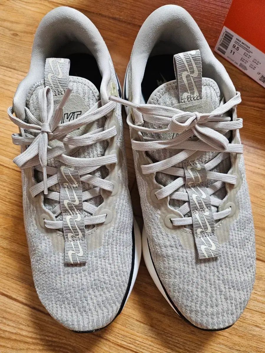 ナイキ ウール Tシャツ スニーカー