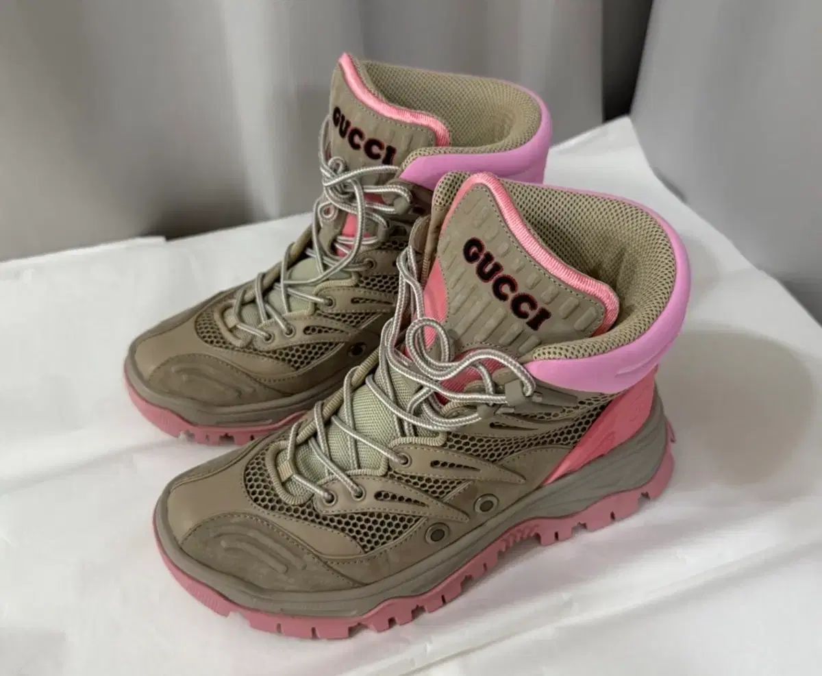 GUCCI レースアップ アンクル ブーツ