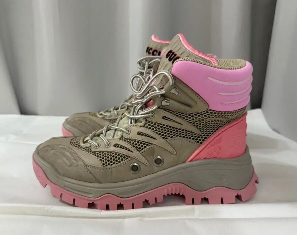 GUCCI レースアップ アンクル ブーツ