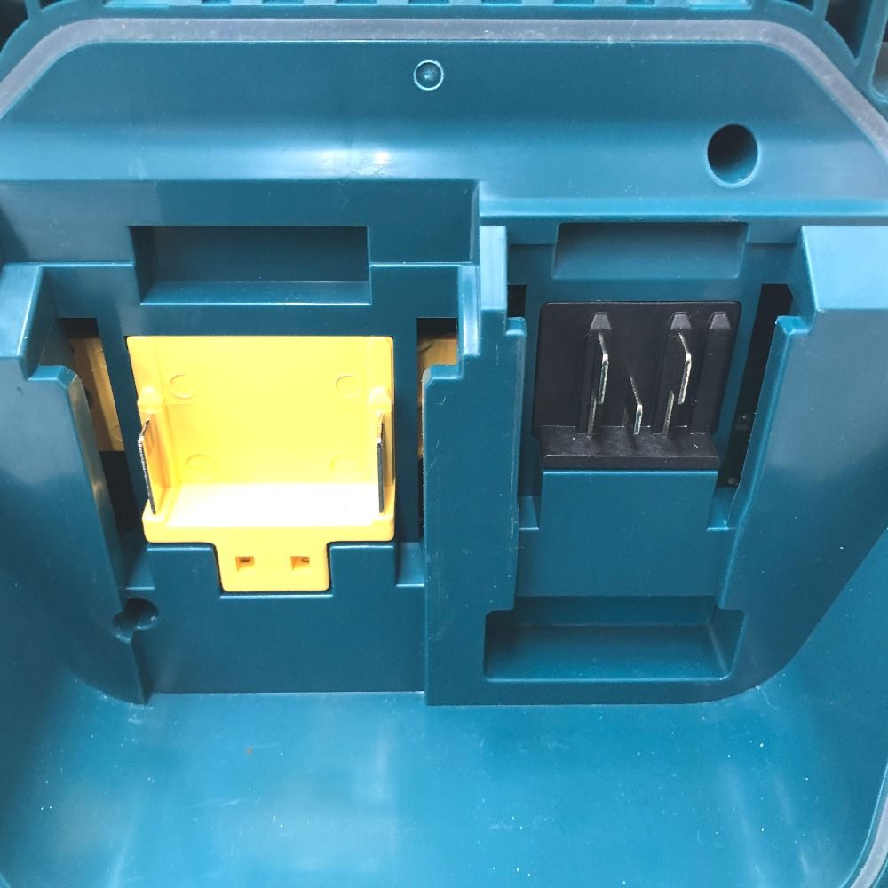 makita マキタ 10.8/14.4/18V対応 充電式スピーカー 青 MR203 中古美品