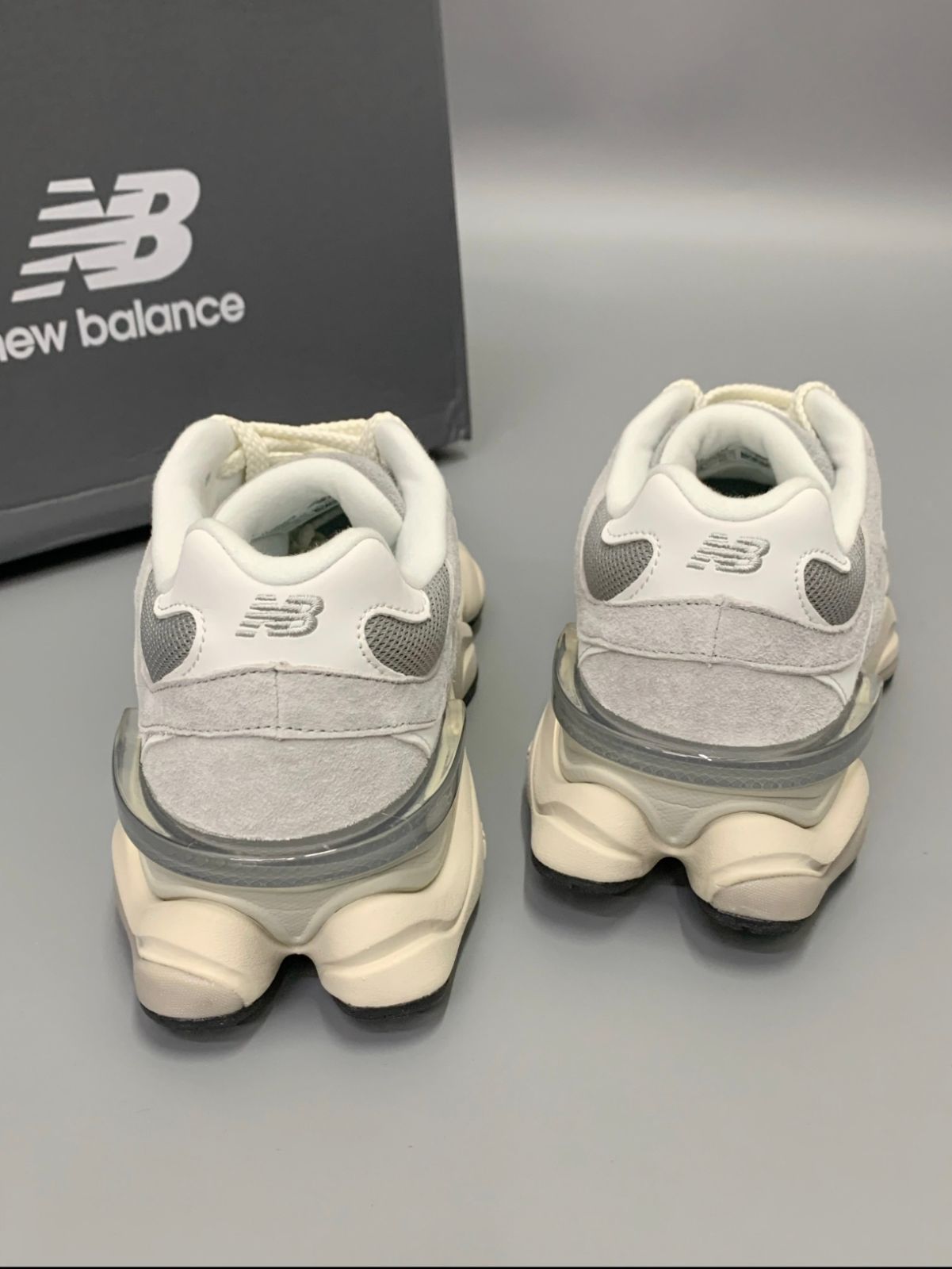 新品未使用 NEW BALANCE U9060 スニーカー グレー U9060EEE 男女兼用