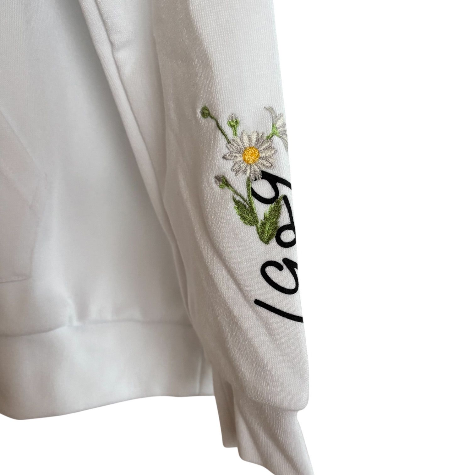 MN4 【タグ付き新品】PEARLY GATES パーリーゲイツ パーカー ロゴ刺繍