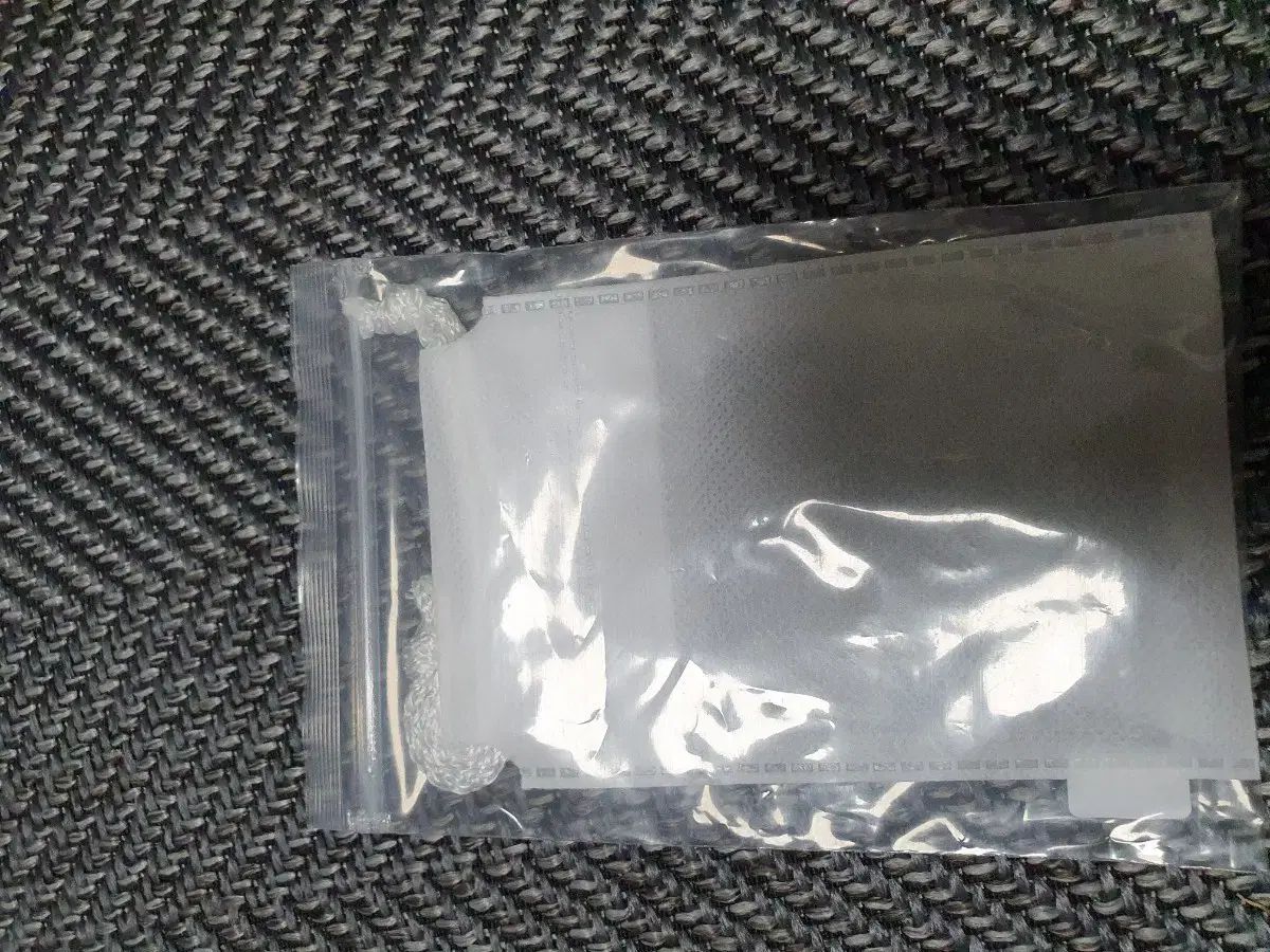 qwerアメス メタルキーホルダー