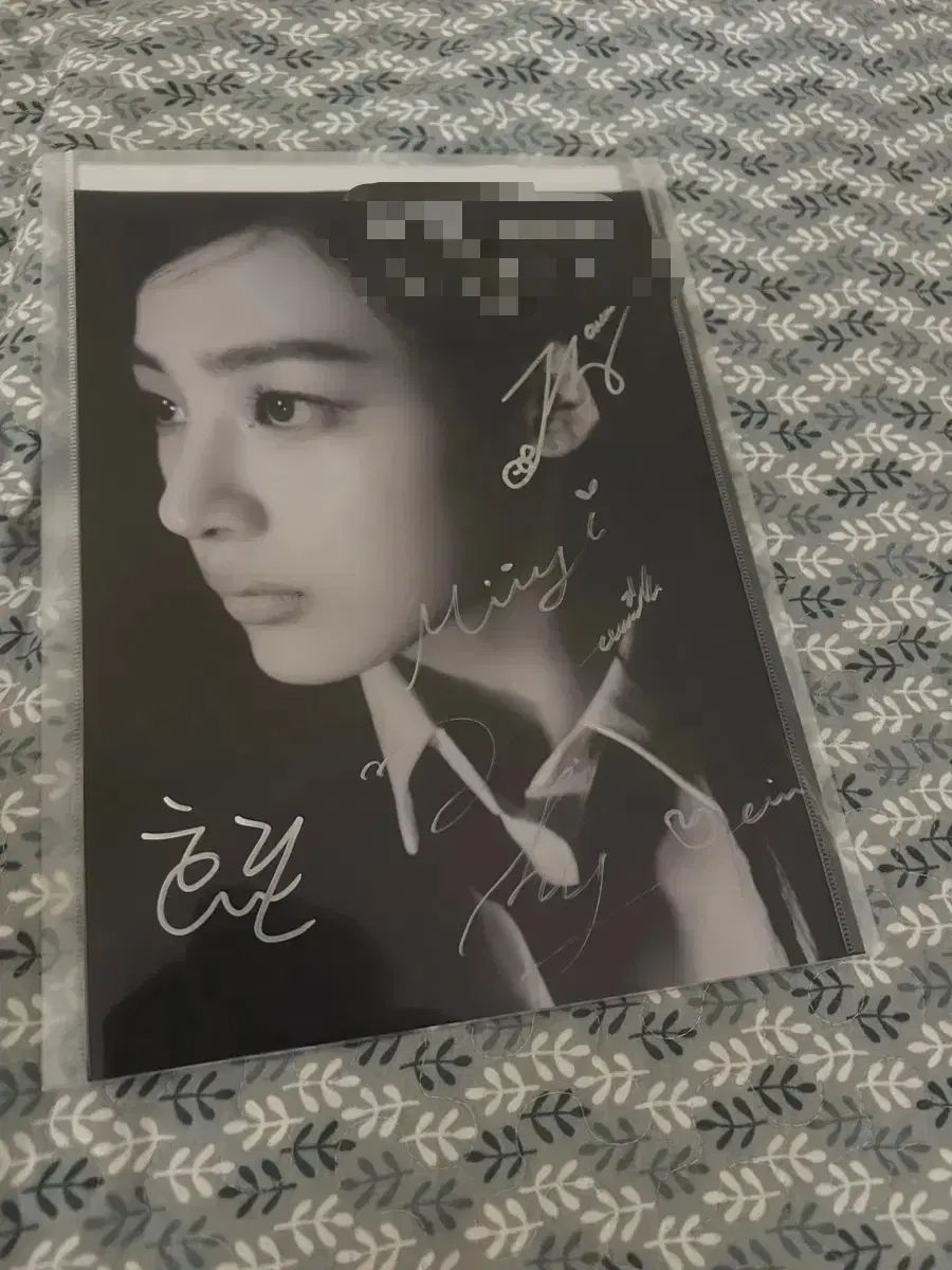 NewJeans ニュージーンズ ニュジ サイン ポスター