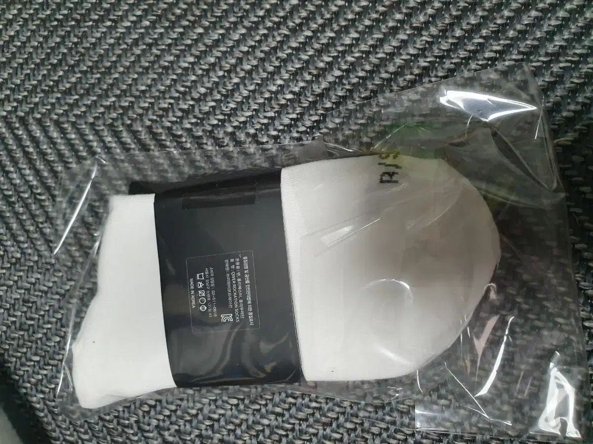 公式通販 未開封)qwerロックイーション靴下 | ソックス 宇宙兄弟 靴下 MOONWORKシリーズソックス MOON JUMPver. コルクショップ シルキーリブクルーサイズレス ユクリ ユニセックス メンズ レディース “たった2色の靴下が