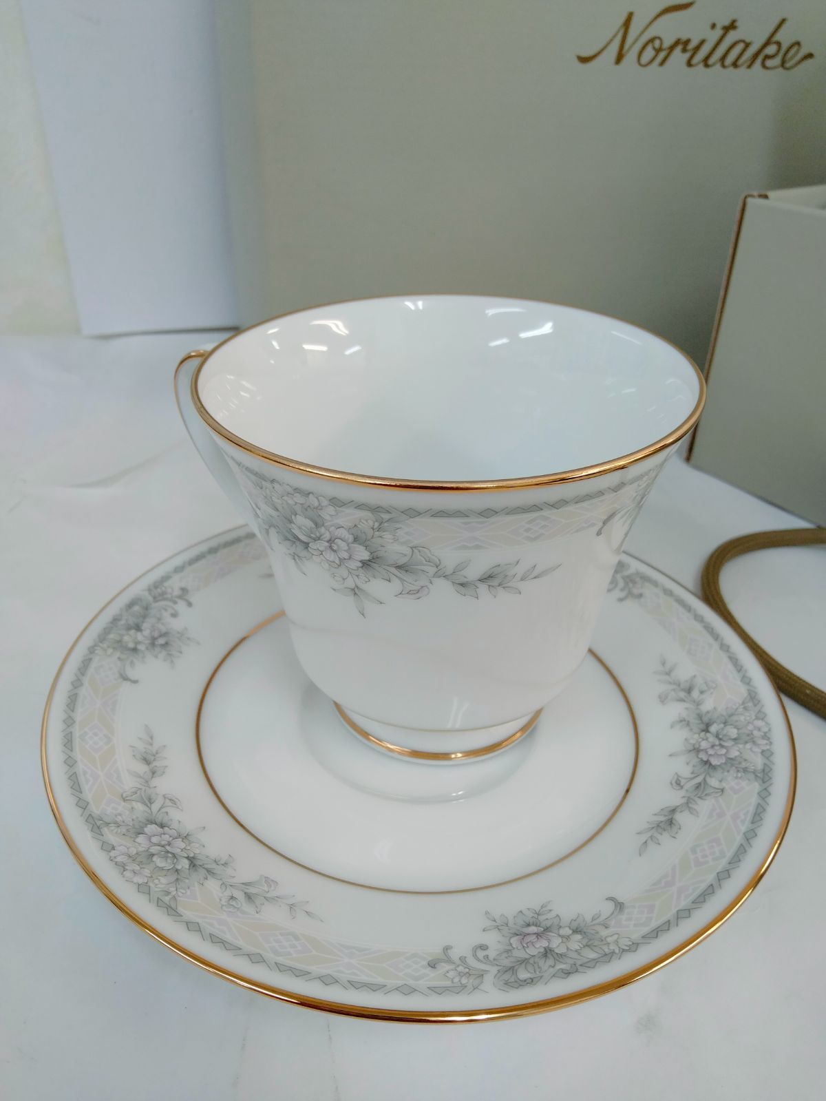 ♥ legendary by noritake カップアンドソーサー 5客 白磁 銀縁 植物柄 ノリタケ