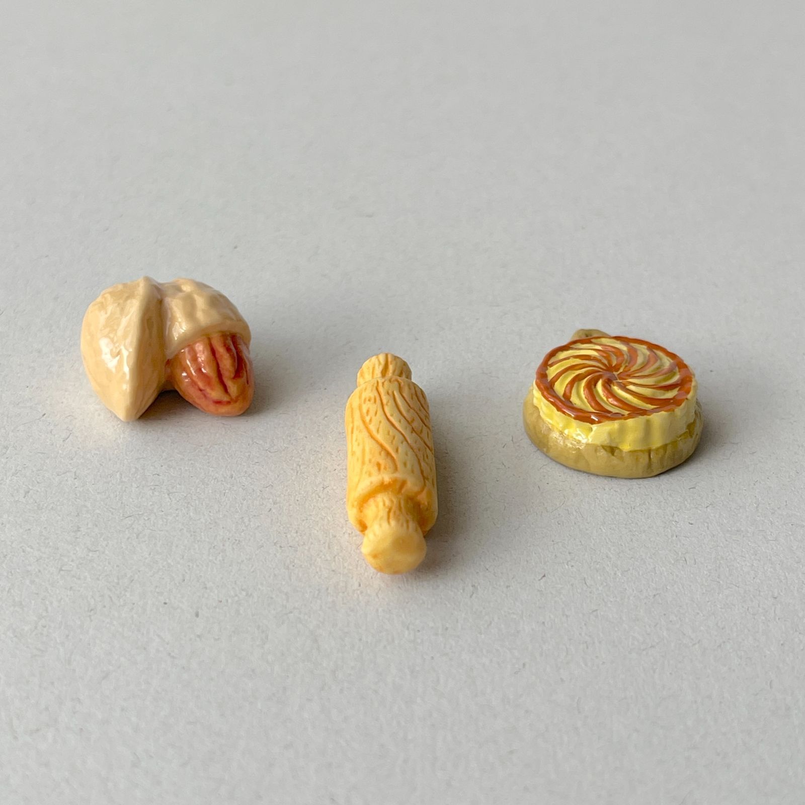  フェーヴ ガレット作りの道具と材料 10個 フランス フェーブ ミニチュア陶器 カラフル小物 置物 インテリア小物