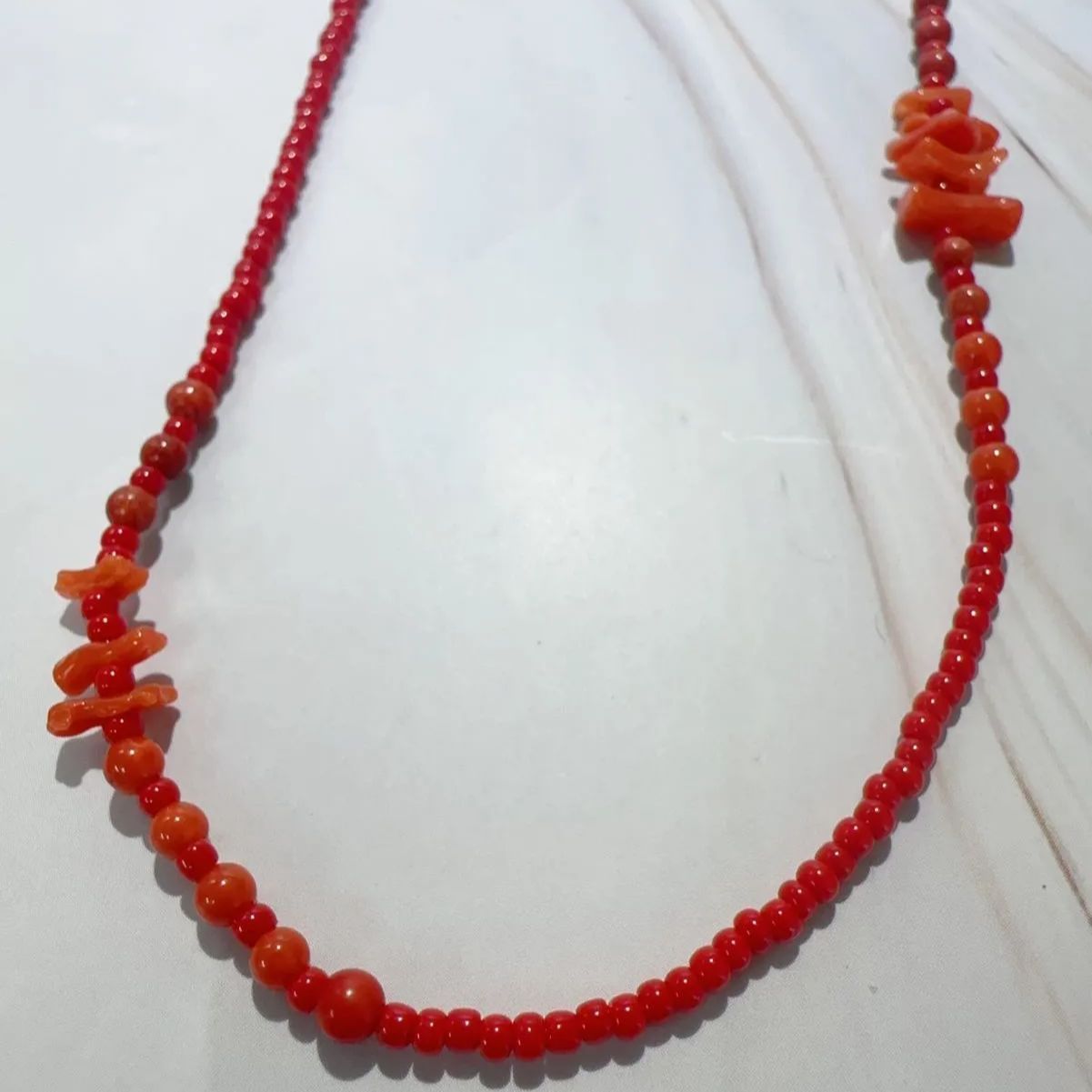 赤珊瑚 枝珊瑚 デザイン ネックレス（調節チェーン付き） - メルカリ
