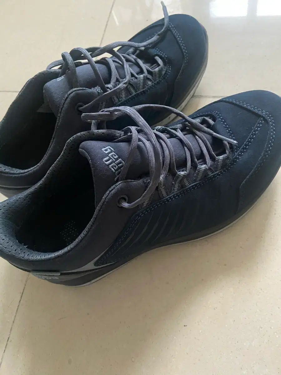 ハンバグ トレッキングシューズ 登山靴 240