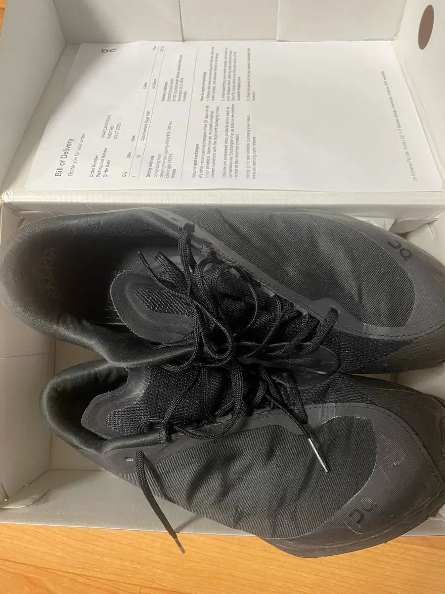 オンランニング パフ クラウド ベンチャー ブラック