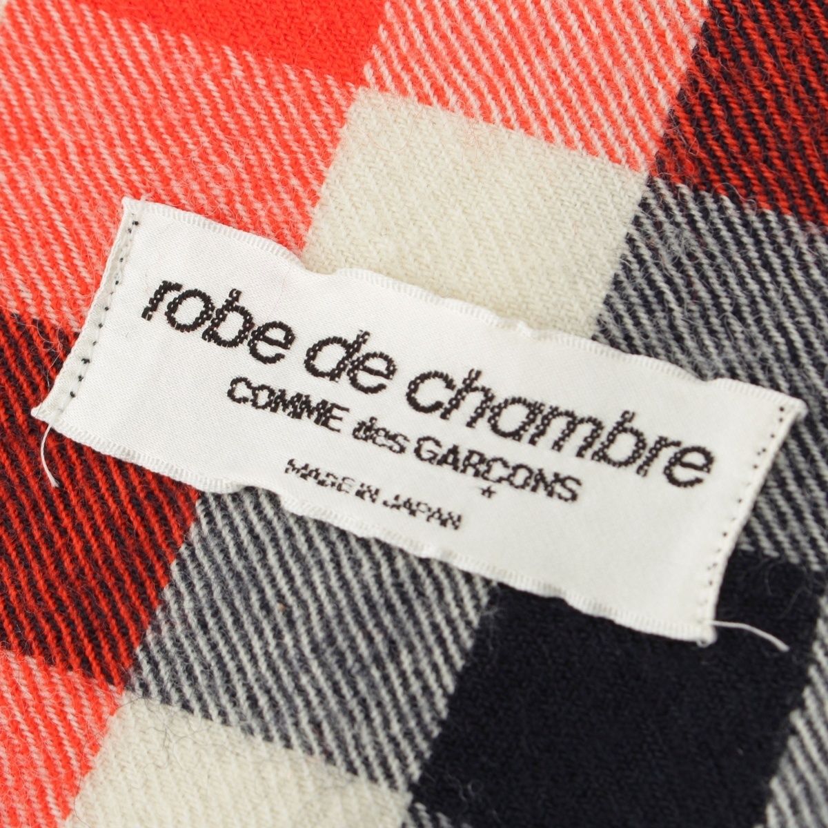 美品　コムデギャルソン　トリコ　チェック柄大判ストール 赤×白　インド製　ウール 美品 コムデギャルソン トリコ チェック柄大判ストール 赤×白 インド製