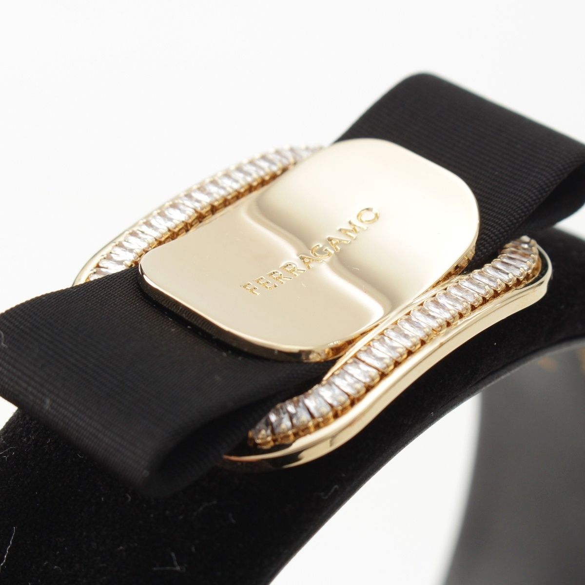 サルヴァトーレフェラガモ ヴァラ ベロア リボン ラインストーン