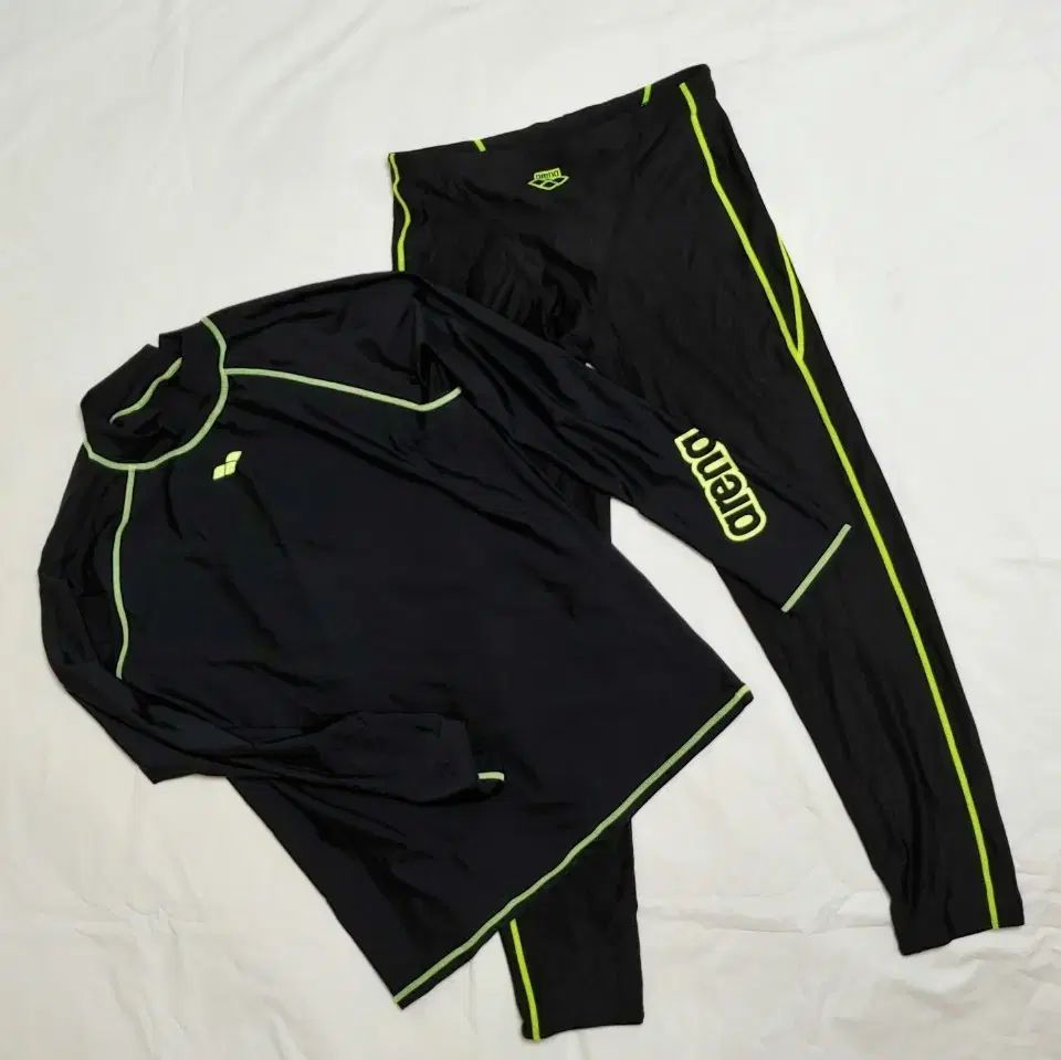 アリーナ メンズ 長袖 ラッシュガードと 9分 水着