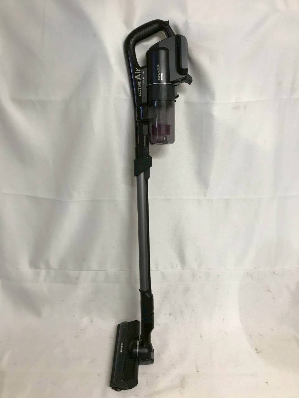 北見市発】シャープ SHARP 充電式掃除機 EC-FR5-B 2021年製 黒 北見市発】シャープ SHARP 充電式掃除機 EC-FR5-B 2021年製 黒
