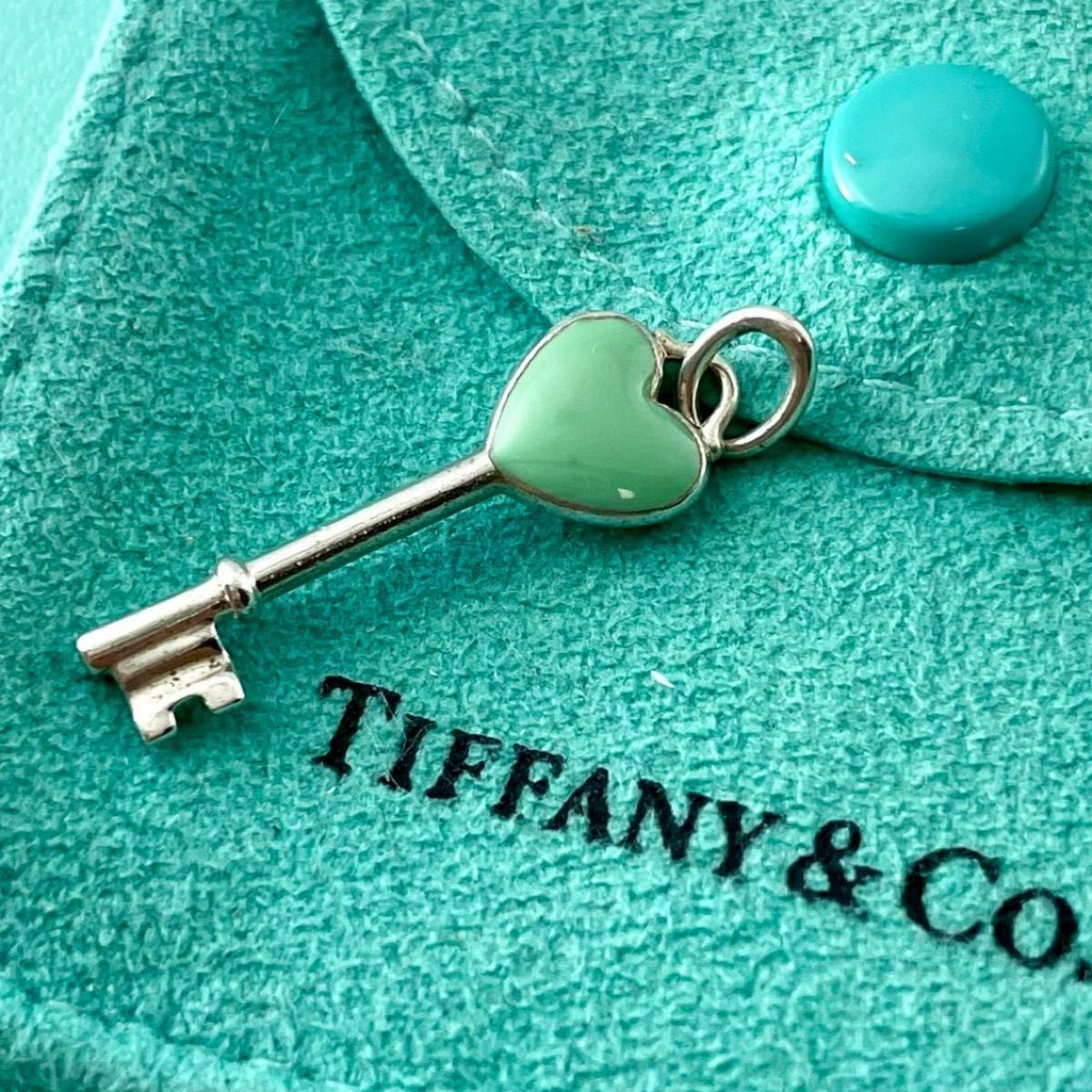 ティファニー ハート キー 鍵 エナメル ペンダントトップ XE1fe - メルカリ