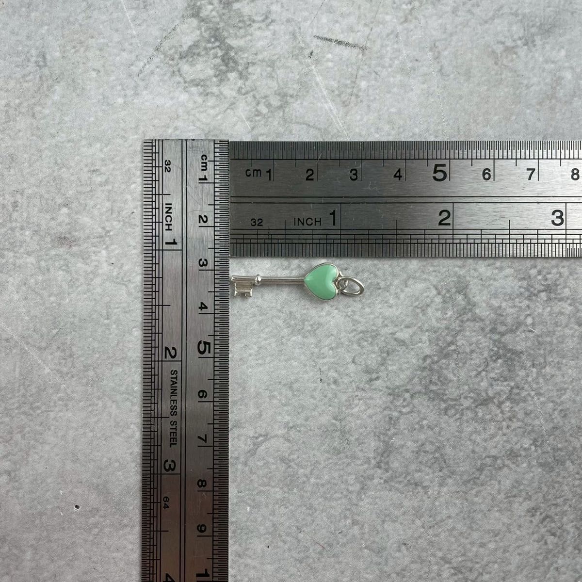 ティファニー ハート キー 鍵 エナメル ペンダントトップ XE1fe - メルカリ