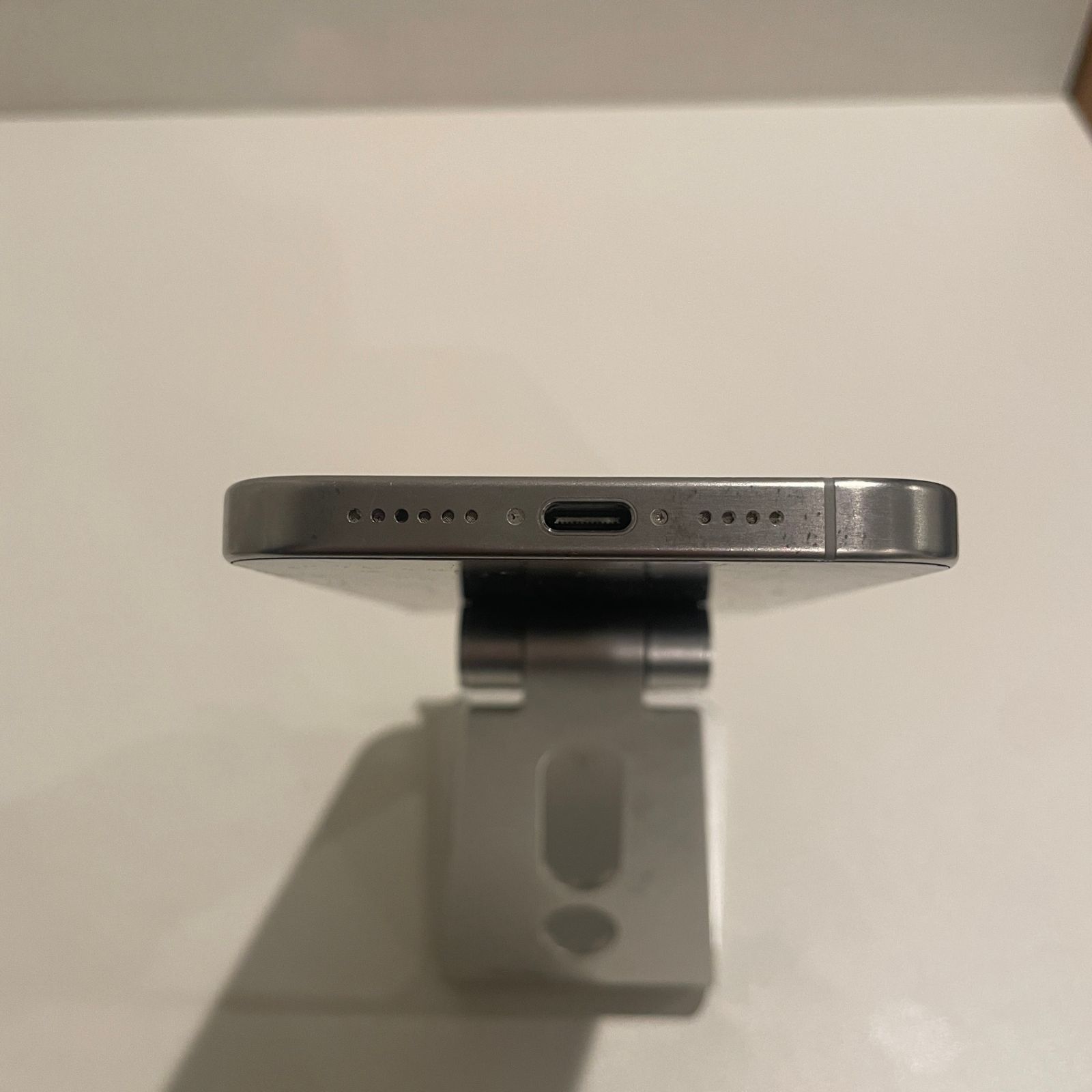 ジャンク品】iPhone15 Pro Max ホワイトチタニウム 256GB 電池残量不明 