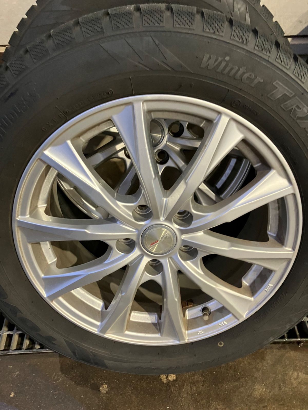 215 60 17 スタッドレス4本 CH R外し