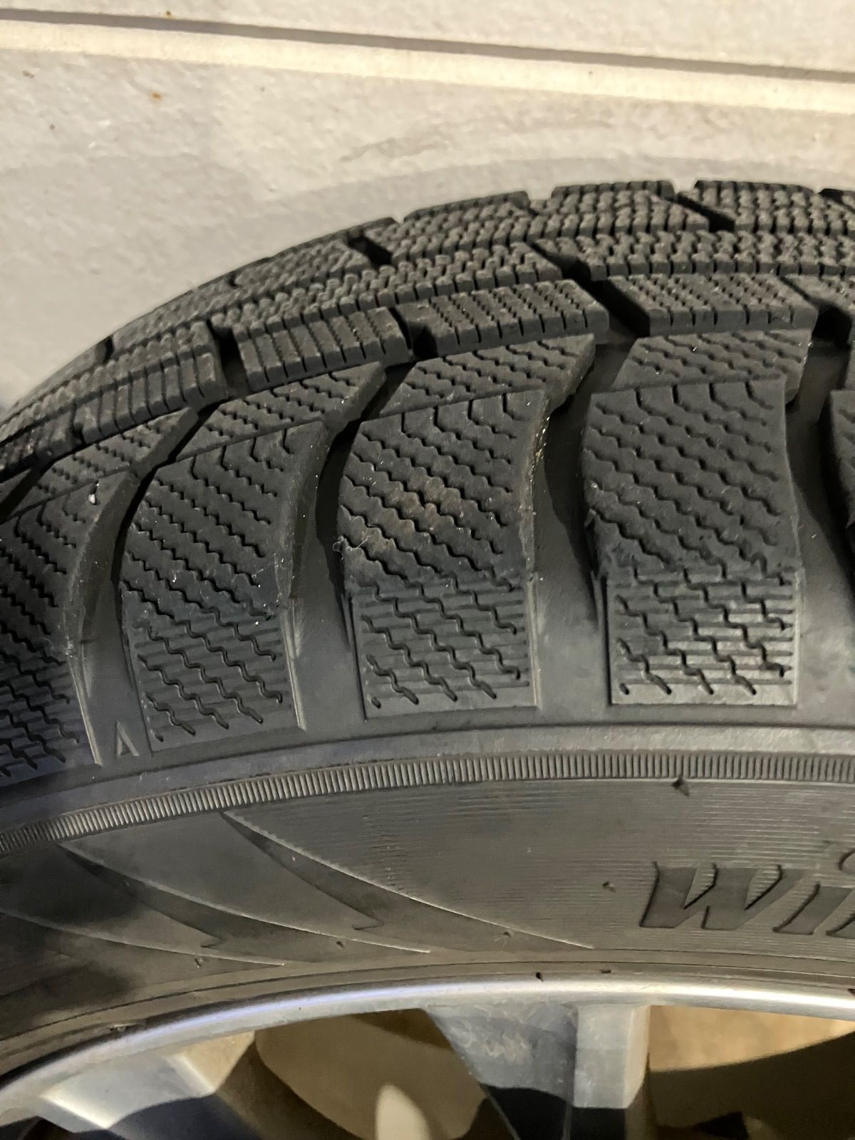  215 60 17 スタッドレス4本 CH R外し 17インチ タイヤ ホイールセット