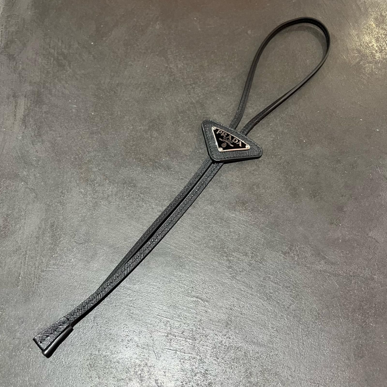 参考上代79200円 PRADA サフィアーノレザー ボロタイ ループタイ 