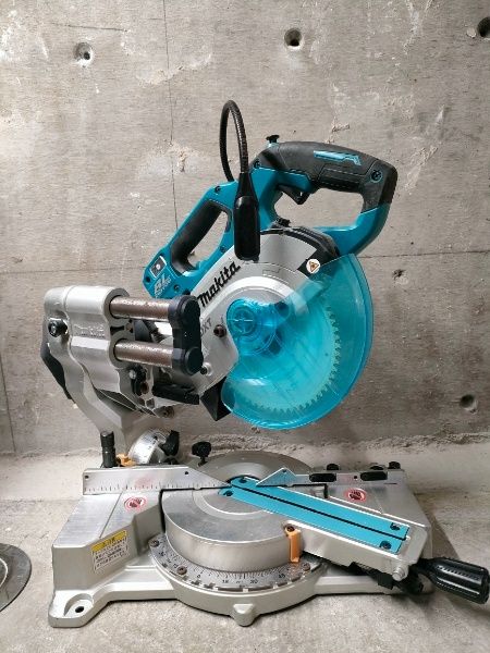 マキタ 充電式スライドマルノコ18 V 刃径165 mm 直角切断幅182 バッテリ充電器別売 LS 610 DZ