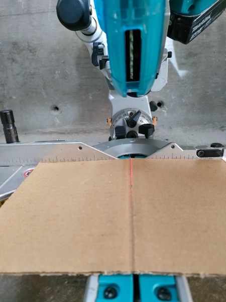 ◎マキタ 充電式スライドマルノコ18 V 刃径165 mm|直角切断幅182 mm バッテリ充電器別売 LS 610 DZ