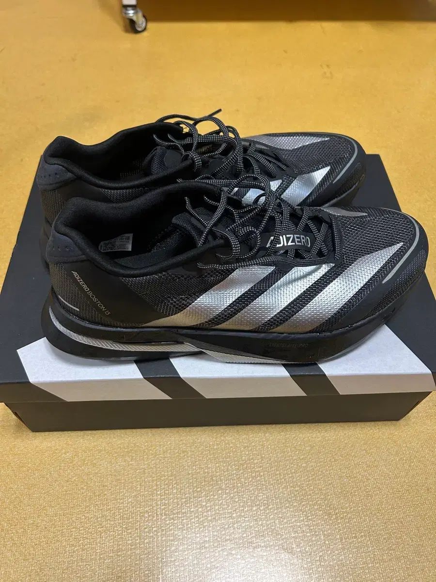 アディダス ボストン 13 ランニングシューズ