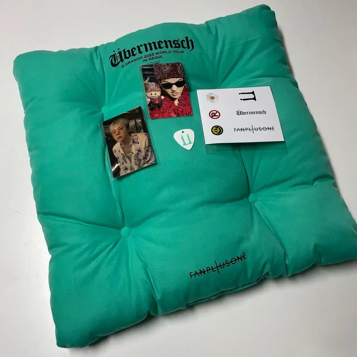 G-DRAGON ジードラゴン ジディ クッション トレカ ギターピック ステッカー