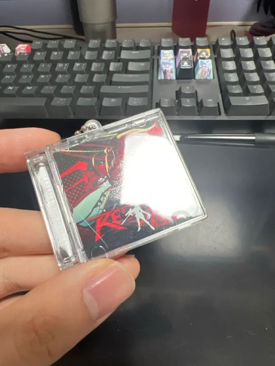 勝利の女神：NIKKE(ニケ) NFC CD キーホルダー レッドアッシュ - メルカリ