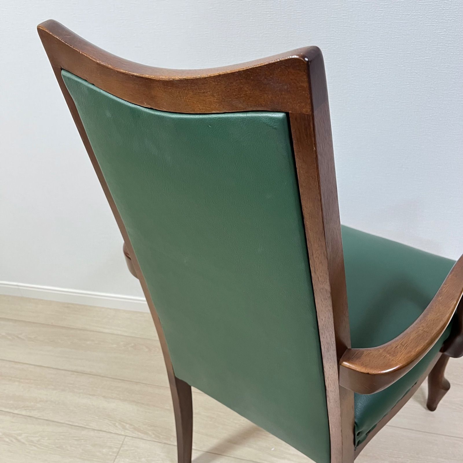 鋲打ちハイバックチェア 肘掛椅子