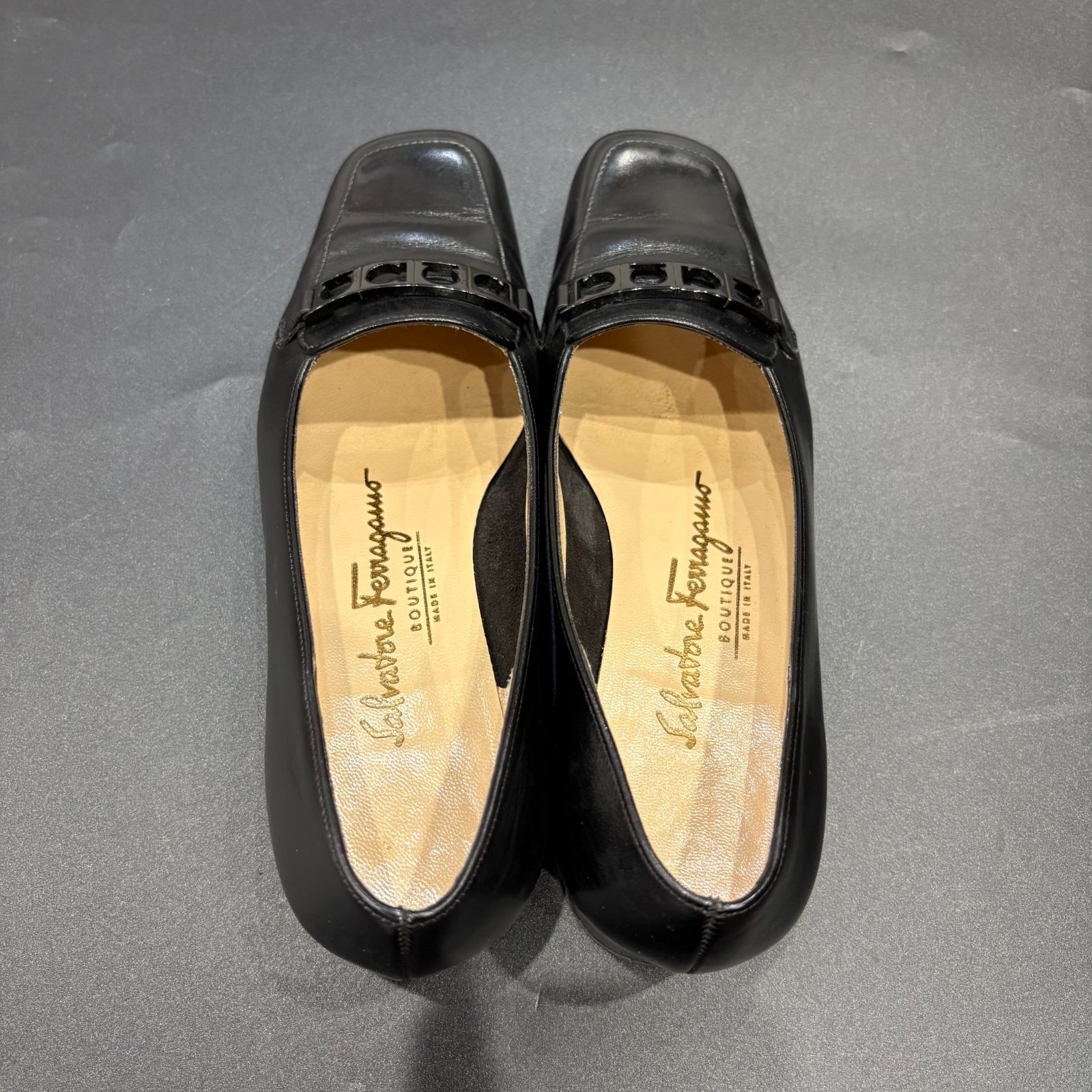 サルヴァトーレフェラガモ　パンプス サルヴァトーレフェラガモ パンプス B25121443 - メルカリ