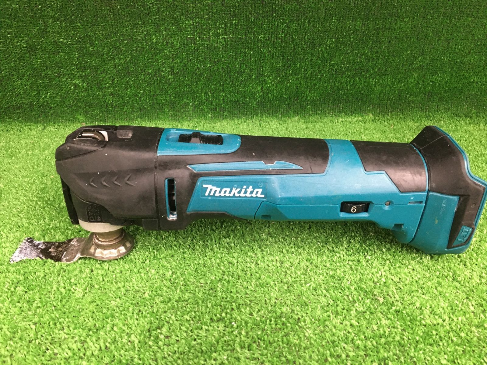品 0906 makita マキタ 18 v充電式マルチツール 本体のみ TM 51 DZ
