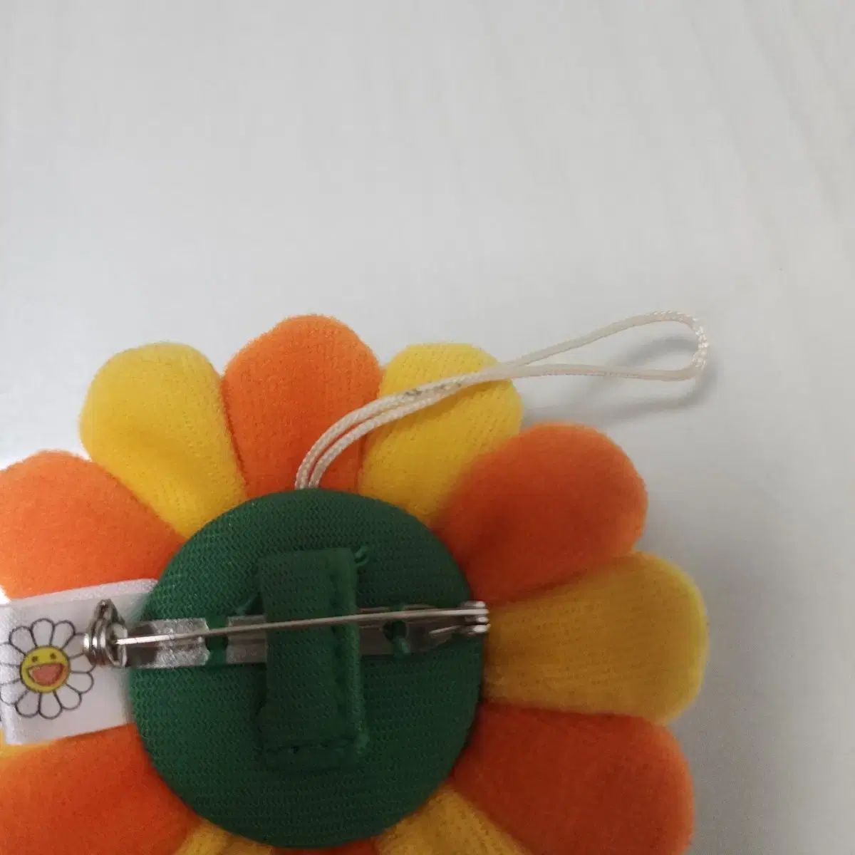 カイカイキキ 村上隆 オレンジ ブローチ キーホルダー - メルカリ