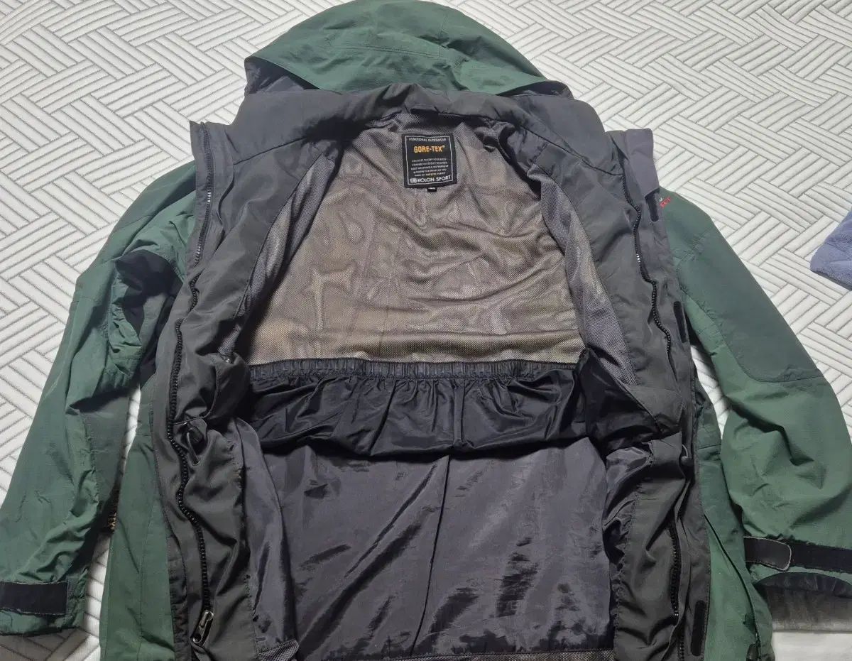 ダークグリーン GORE-TEX ウィンドブレーカー 100 105