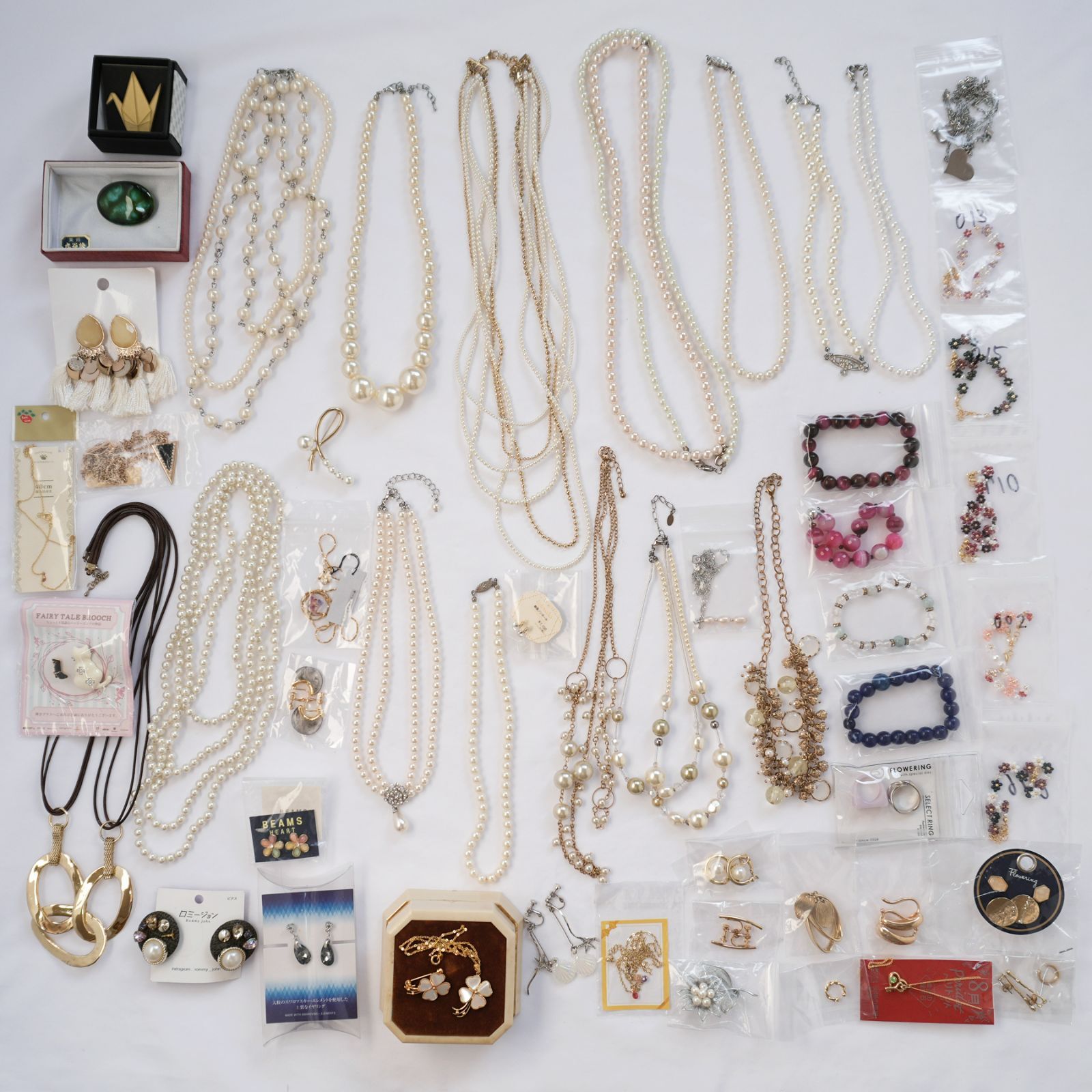 アクセサリー50点以上 大量まとめ売り ネックレスなど レディース 品