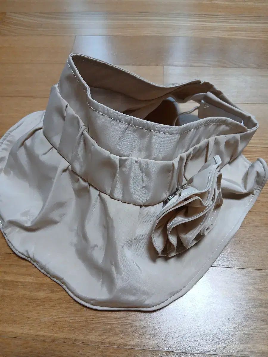 フラワー装飾サンキャップ ベージュ