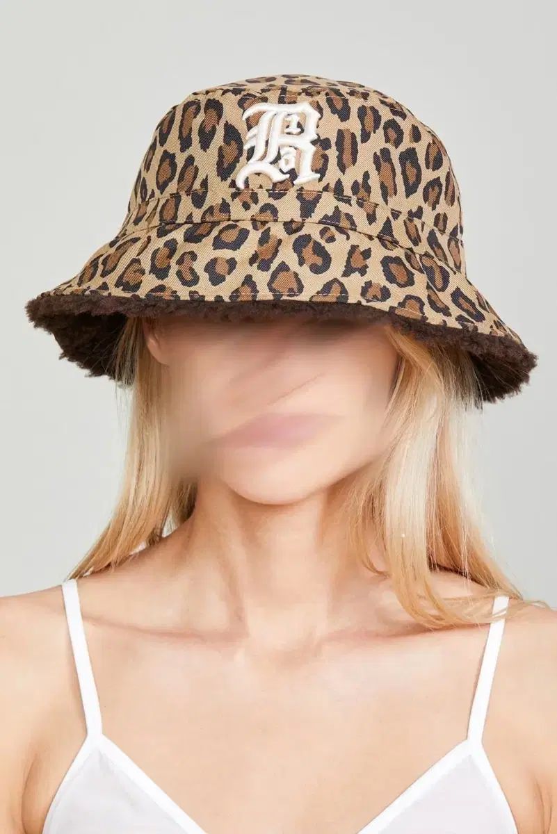 R 13 レオパード バケットハット