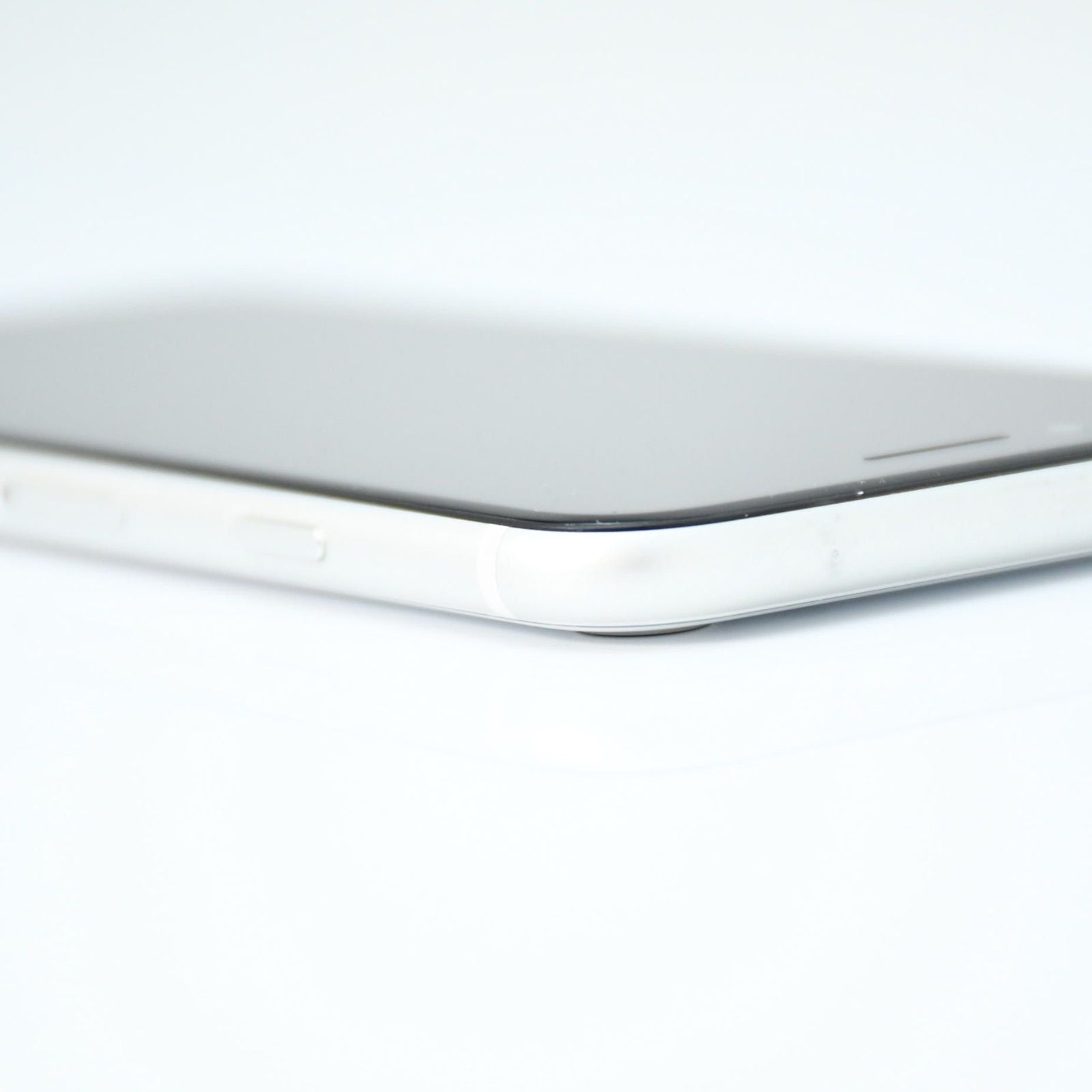 iPhone SE 64GB ホワイト｜SIMフリー｜バッテリー76% iPhoneSE第二世代 ブラック64GB、SIMフリー、バッテリー76% iPhone SE