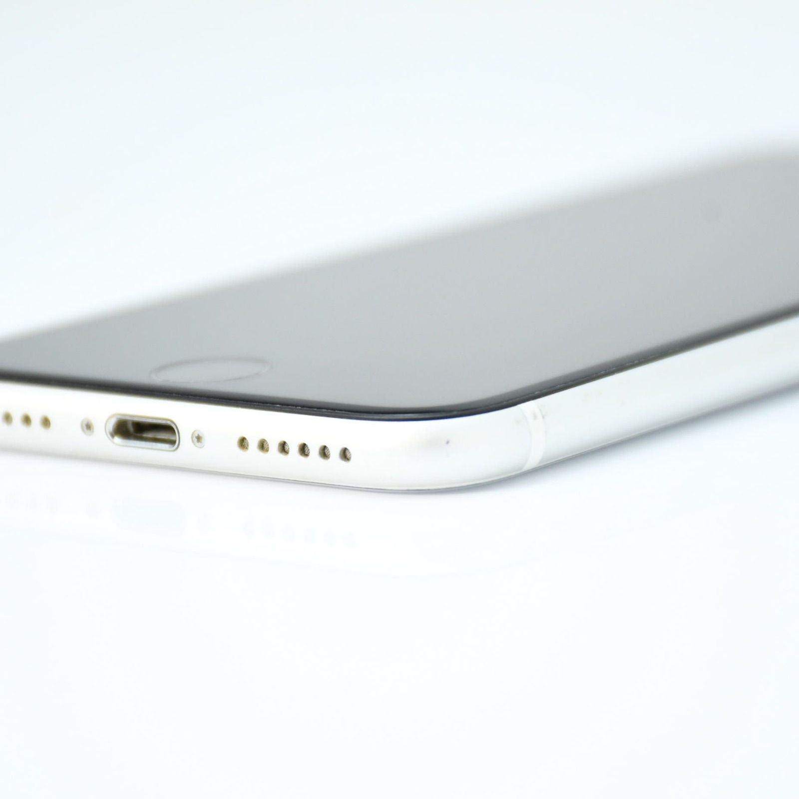 iPhone SE 64GB ホワイト｜SIMフリー｜バッテリー76% iPhoneSE第二世代 ブラック64GB、SIMフリー、バッテリー76% iPhone SE