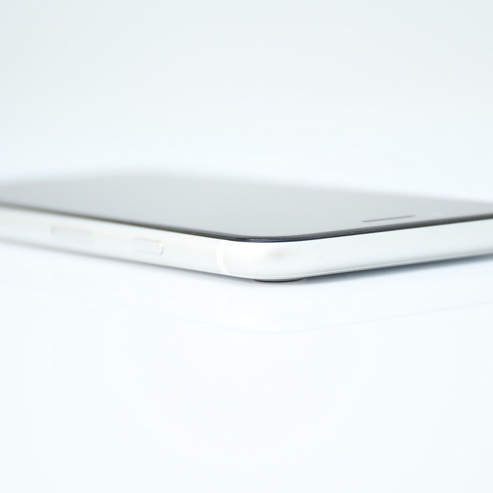 iPhoneSE 第2世代 ホワイト 128GB 77% 純正バッテリー garakei_ipse2mtm699a