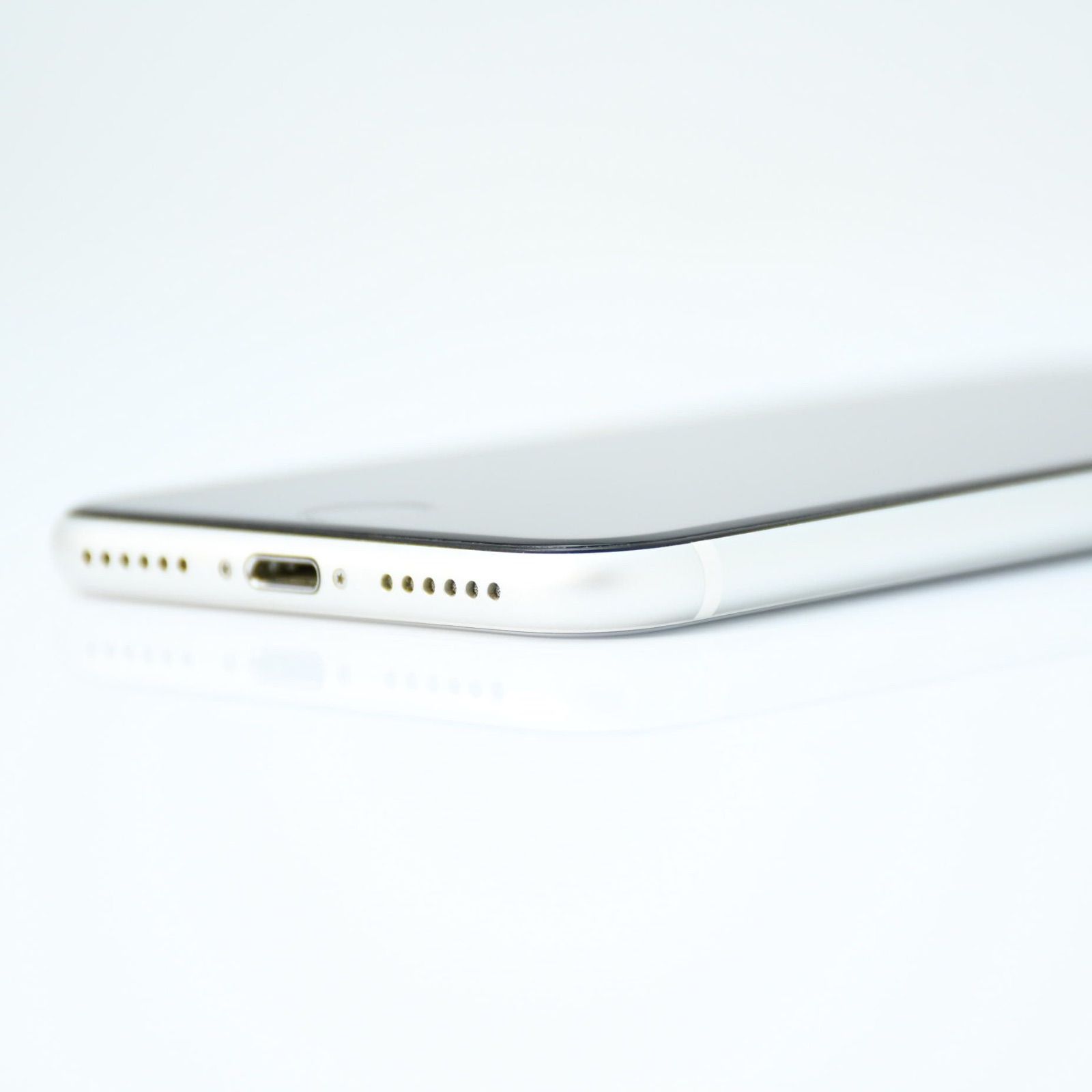 液晶美品＊純正バッテリー77％】SIMフリー iPhone SE 第2世代 128GB