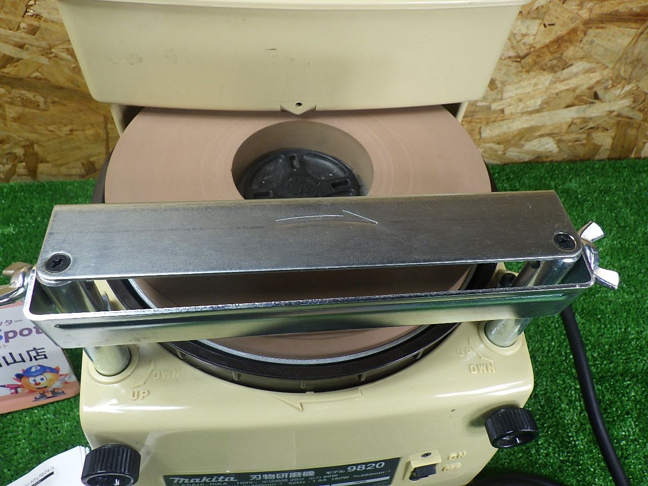 マキタ Makita 刃物研磨機 9820 きれいな品 刃物研ぎ 研磨 コード式 品