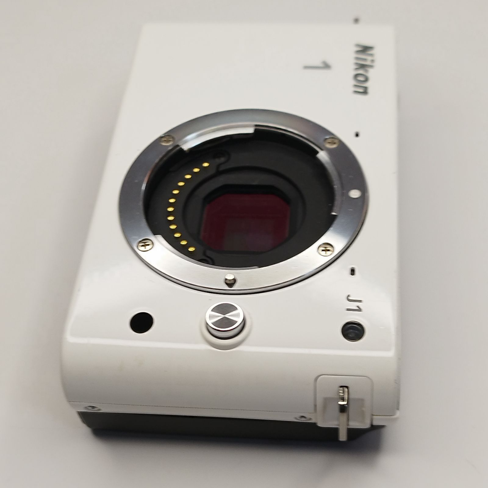 Nikon 1 J1 ホワイトレンズ付　バッテリー、充電器なし動作未確認 Nikon 1 J1 ホワイトレンズ付 バッテリー、充電器なし動作未確認 Nikon
