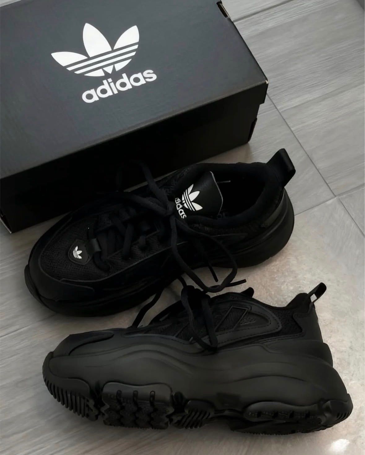 ︎adidas Originals ︎オズガイアTriple Black 厚底スニーカー