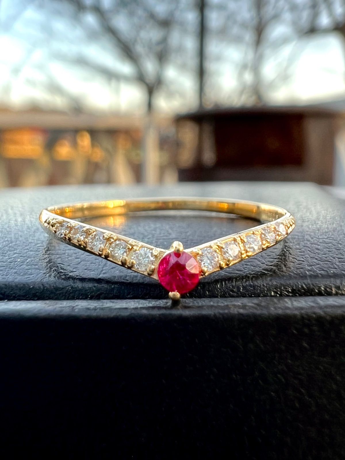 K18 ルビーダイヤモンドV字ハーフエタニティリング - メルカリ