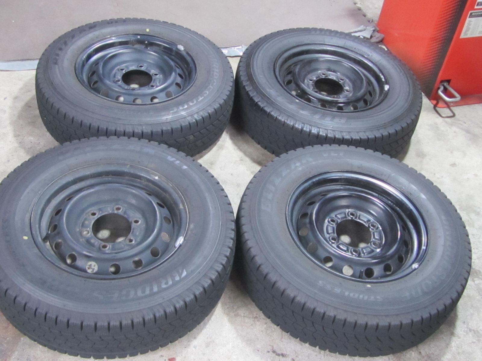 200系ハイエース 195 80 R 15 107 105 L LT スタッドレス ブリヂストン ブリザック VL 1