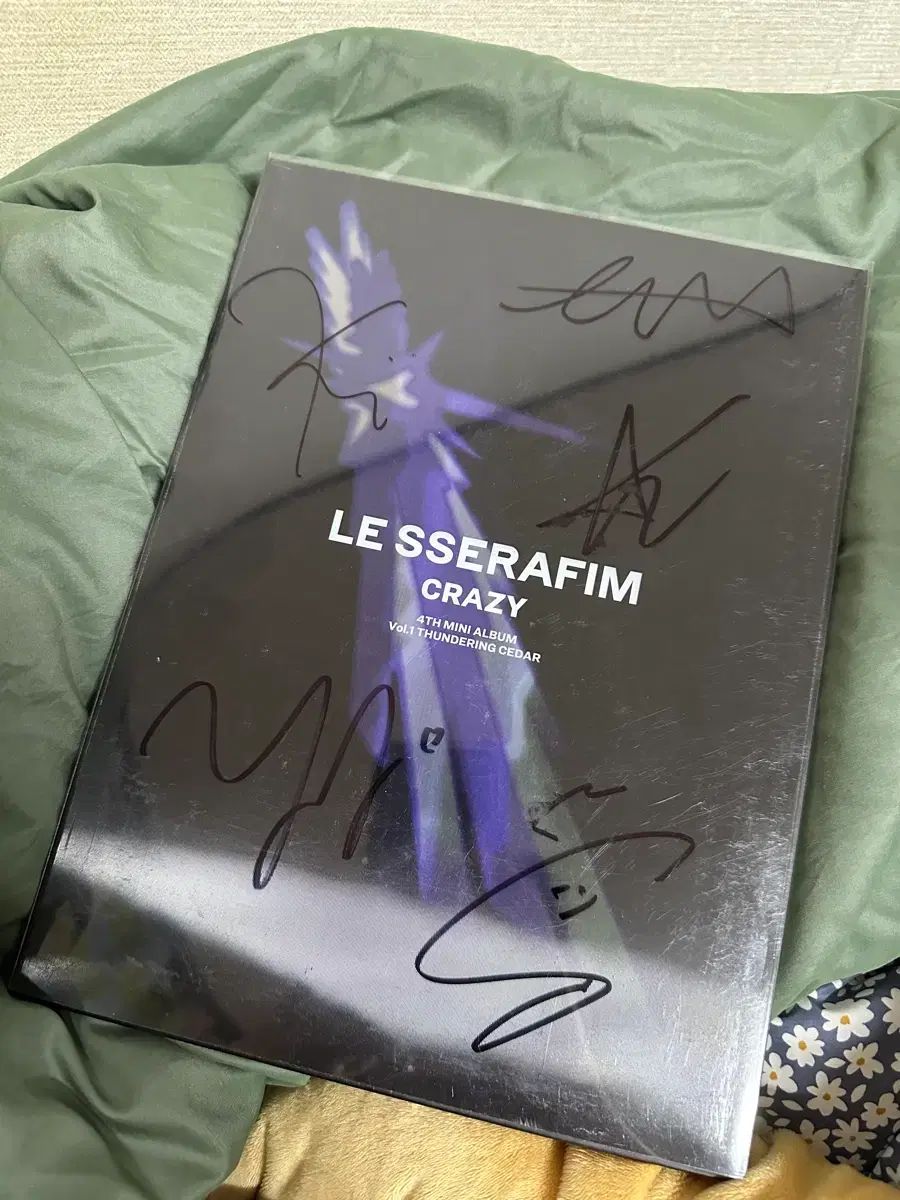 LE SSERAFIM（ルセラフィム・ルセラ） Crazy アルバム 非売品 サイン盤