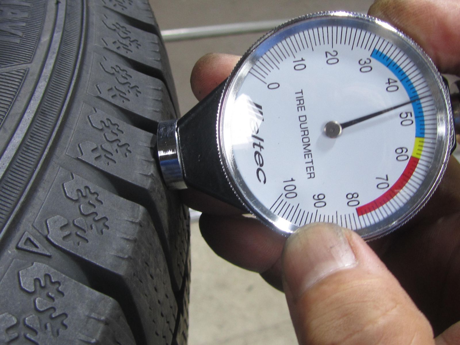 人気商品】175/65R15 スタッドレス グッドイヤー アイスナビ8 カローラ