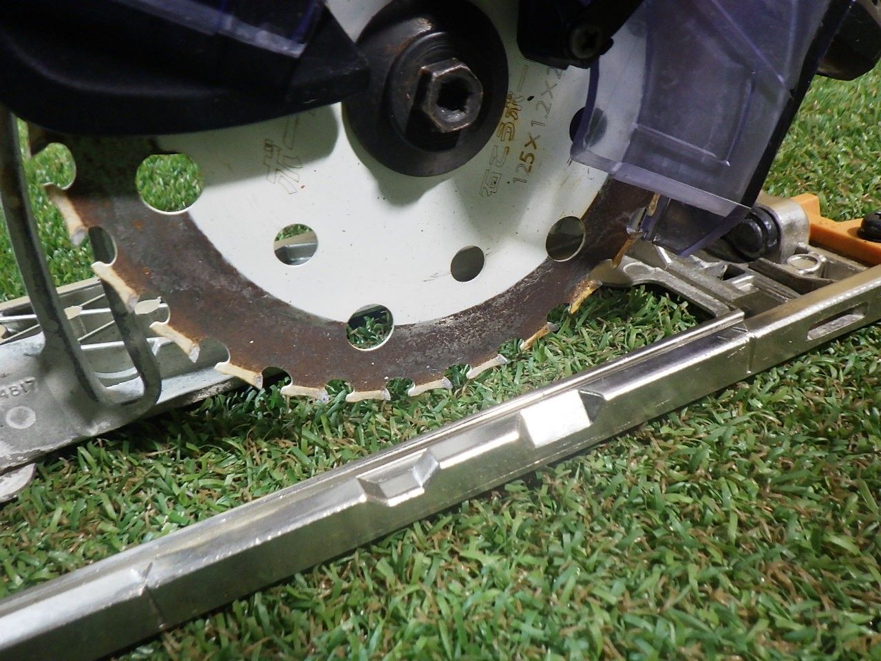 マキタ 125ミリ防じんマルノコ 石膏ボードなどに コード補修あり 使用感強い 品